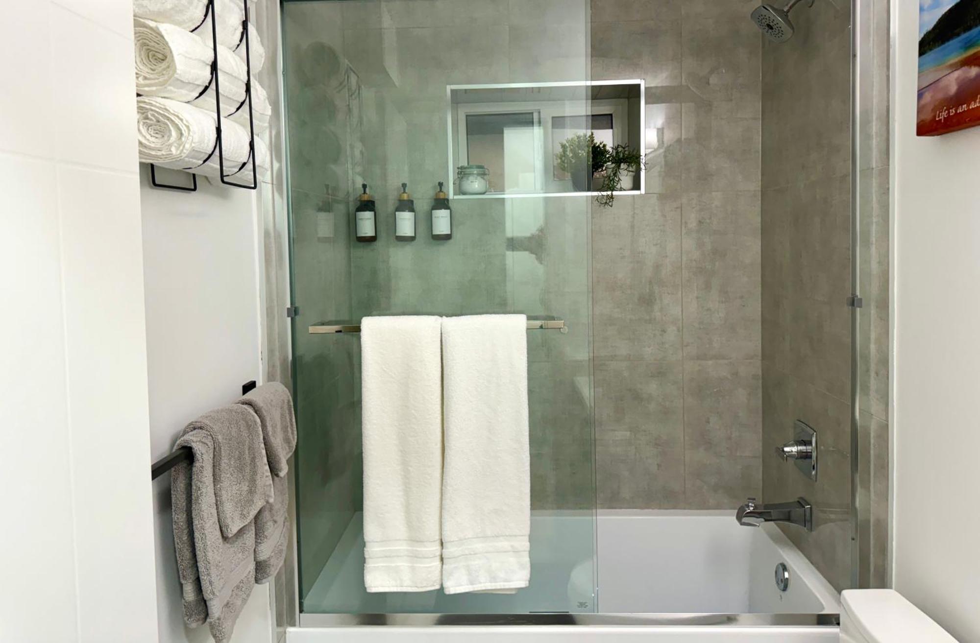 The Sunset Haven- Cozy 2Br Basement Suite Near White Rock Surrey Exterior photo